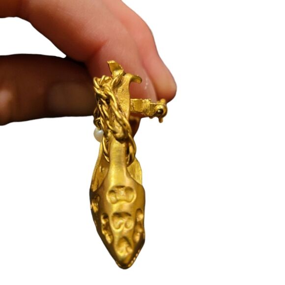 Vintage Shoe Brooch in Antique Gold - Picture 5 of 5